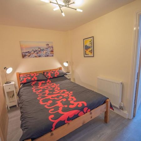 Modern Apartment In Town Centre スキプトン エクステリア 写真
